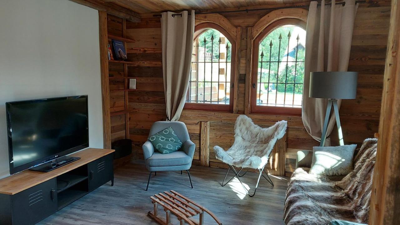 Chalet Serre Cambeou Piscine&Spa Saint-Chaffrey Exterior photo