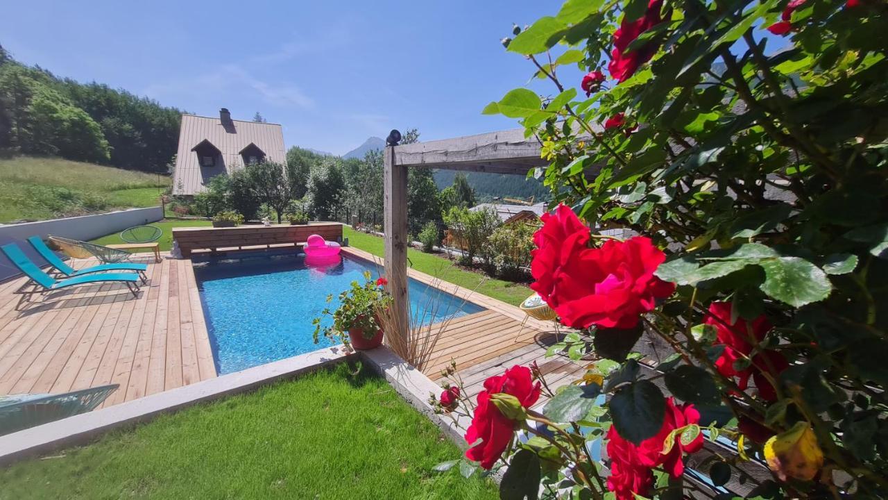 Chalet Serre Cambeou Piscine&Spa Saint-Chaffrey Exterior photo